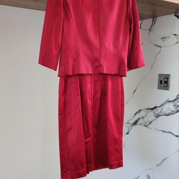 Crimson Elegance Pleated Lapel Skirt Suit - Picture 7 of 11